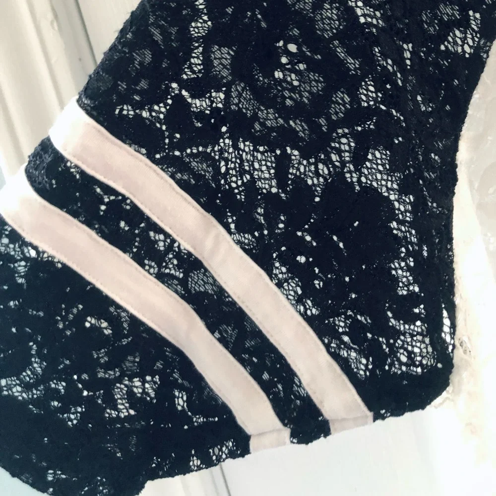 Torrid Black and White Lace Football Tee NWT Sz 0 12 - Picture 5 of 7